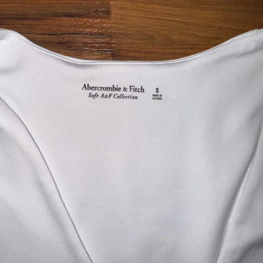 Abercrombie & Fitch Soft A&F Collection Women’s White Long Sleeve Bodysuit Small - Picture 2 of 4